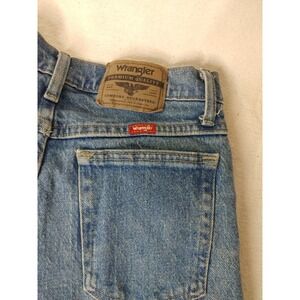 Wrangler Ladies Straight Leg /Mid Rise Medium Wash- Relax Jean Size 29x30 A56